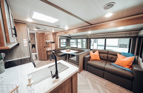 Lakeview House | NEW! Clementine's at the Lake-Camping Oasis