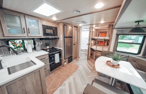 Lakeview House | NEW! Clementine's at the Lake-Camping Oasis