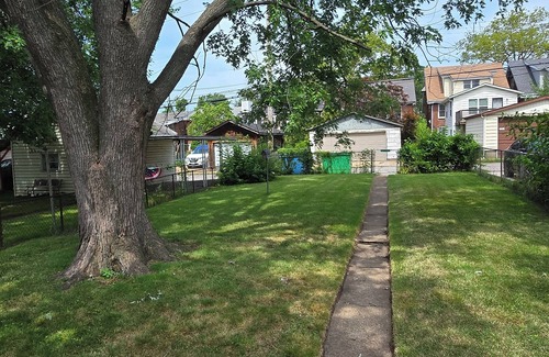 St. Louis House | New Comfy Cottage, 2BD1.5BA, Fenced Backyard, Pet Friendly