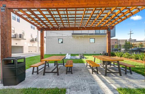 Mid-City House | New Construction Elegant Villas