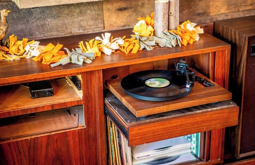 Triadelphia House | New Converted 3BR, 2BA barn, in wild, wonderful West Virginia with AC, WiFi