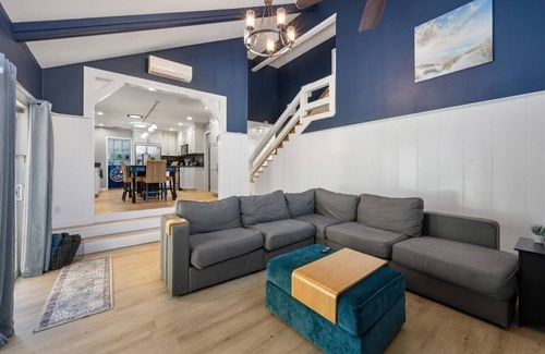 Lincolnville House | New! Cozy 4bd with pool in Summerville