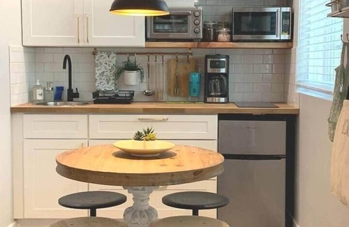 Point Loma House | New cozy studio 2 queen beds kitchen walk to water