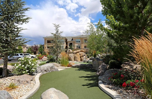 Reno/Tahoe Airport Apartment | New Cozy Stylish 1BR With Heated Pool Relaxing Spa Sauna