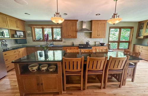 Colonial Pine Hills House | New! Creekside Estate in Magic Canyon