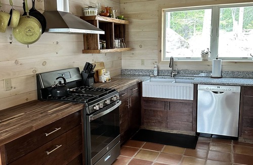 Ellsworth Cabin | NEW custom cabin on private cove! Gateway to Acadia! 3 acres! Family friendly!