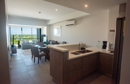 Zona Industrial Apartment | New Deluxe Unit, Signature Condominium by The Harbor