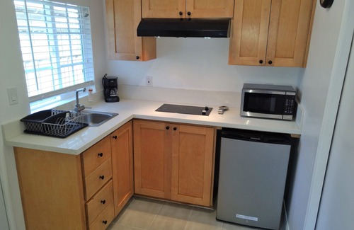 Westside Costa Mesa Apartment | New Design Studio Close to the Beach