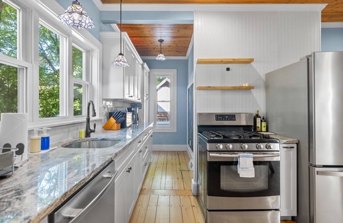 Reading Apartment | New England Historic Charm Meets Modern Style in the North Shore