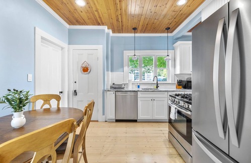 Reading Apartment | New England Historic Charm Meets Modern Style in the North Shore