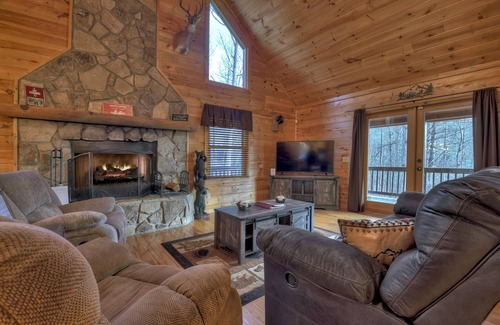 Ridgeline Vistas Cabin | New! Enjoy a dog-friendly cottage with firepit!