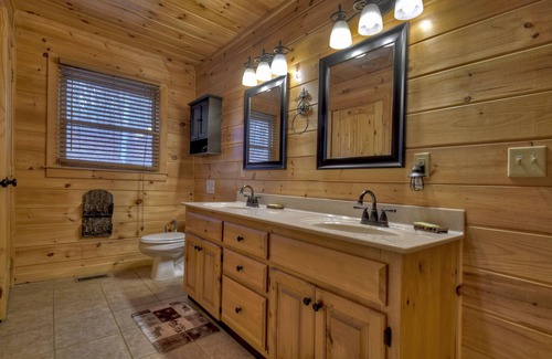 Ridgeline Vistas Cabin | New! Enjoy a dog-friendly cottage with firepit!