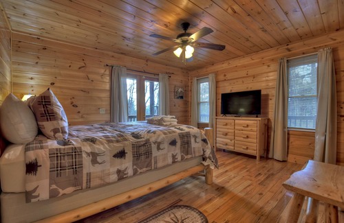 Ridgeline Vistas Cabin | New! Enjoy a dog-friendly cottage with firepit!