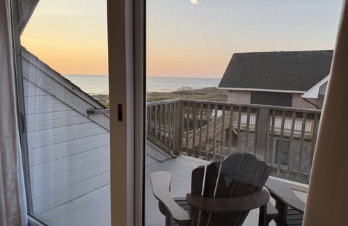 Colington House | 💥New for 2025💥Oceanfront Sanderling! Game Room! Dog Friendly! Community Pool!