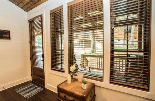 Glenville Villa | NEW FOREST COTTAGE W/GRILL & DECK:HIKE, FISH, GOLF