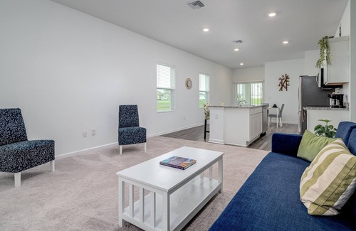 Zephyrhills House | New Fully Furnished, Perfect Short-stay Pet-friendly home around Tampa Suburbs.