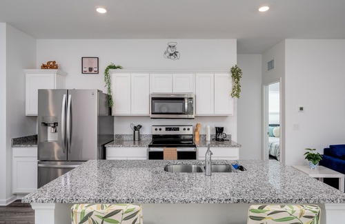 Zephyrhills House | New Fully Furnished, Perfect Short-stay Pet-friendly home around Tampa Suburbs.