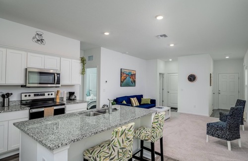Zephyrhills House | New Fully Furnished, Perfect Short-stay Pet-friendly home around Tampa Suburbs.