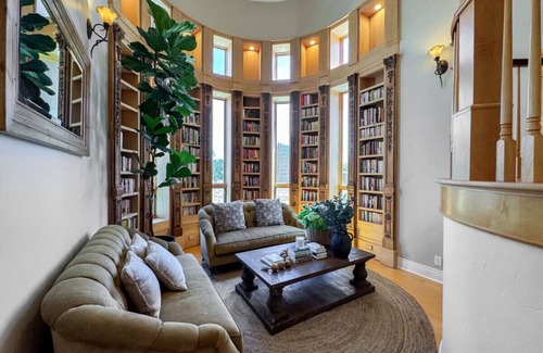 Gilroy House | NEW! Gilroy Farmhouse for Large Groups