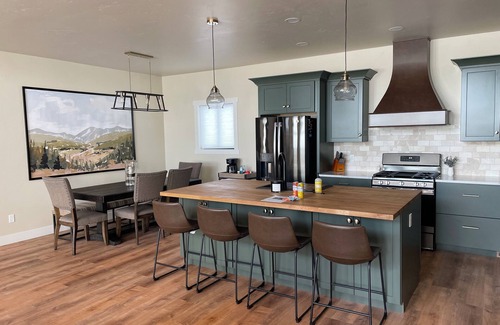 Red Lodge House | NEW Golf Course Home + MTN views + Hot Tub