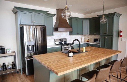 Red Lodge House | NEW Golf Course Home + MTN views + Hot Tub