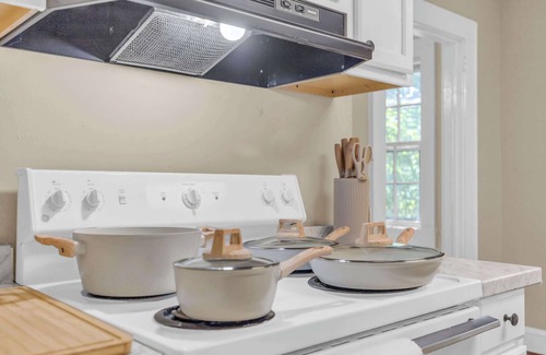 Judson House | NEW! Great for long Stays, 2 miles to Downtown