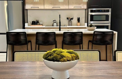 New Pathways Villa | NEW! Group Adventure Hub w/Private Roof Deck!