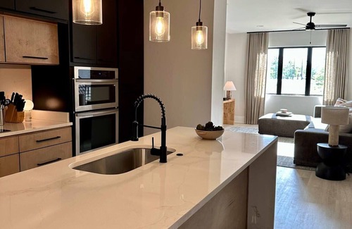 New Pathways Villa | NEW! Group Adventure Hub w/Private Roof Deck!