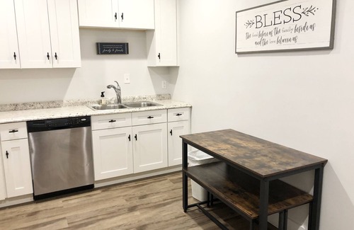 Easley House | New Guest Apartment- Pool, Hot Tub, Fire Pit, Air Hockey, Pool Table & Kids Area