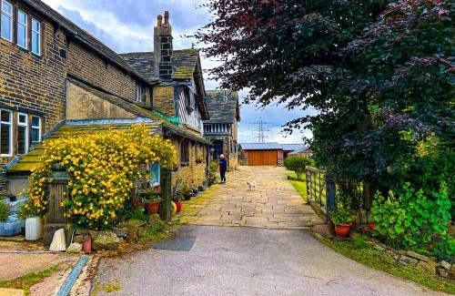 Elland House | New Hall, Elland