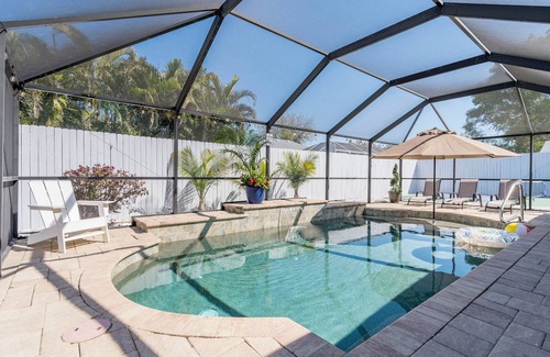 Whitfield House | NEW Heated Pool, Pickleball/Basketball, Sauna, Fire Pit, Outdoor Kitchen