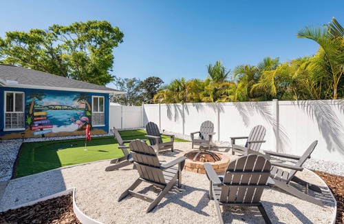 Whitfield House | NEW Heated Pool, Pickleball/Basketball, Sauna, Fire Pit, Outdoor Kitchen