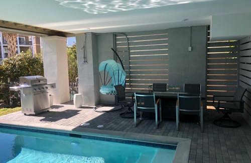 Folly Field House | New! HEATED POOL, BEACH HOUSE, Elevator, Walk to the Beach!