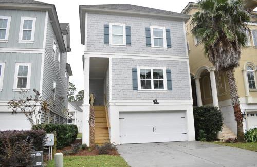 Folly Field House | New! HEATED POOL, BEACH HOUSE, Elevator, Walk to the Beach!