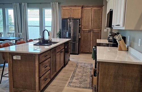 Dauphin Island House | New High End Build/Furnishings! Max 12 guests - Gated Community includes pool