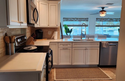 Gulf Harbors House | NEW High End Keys Style - 2BR/2BA resort - Huge Dock, Pool, Spa, Kayak+ More