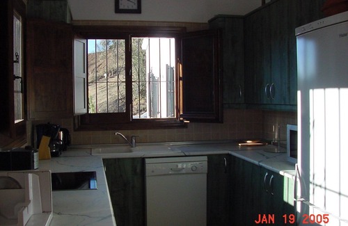 Sayalonga House | New holiday home with fireside, central heating, palm trees and pool