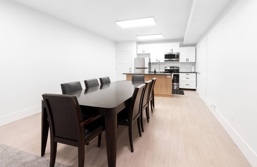 Farmington House | New home, any season getaway. Minutes away from everything!