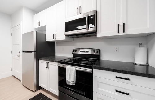 Farmington House | New home, any season getaway. Minutes away from everything!