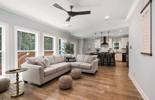 Winchester House | New Home, Dock, Home Theatre, Hot Tub, Fire Pit, Kayaks