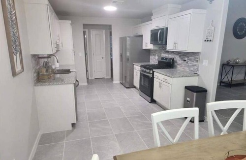 Horizon City House | New home for a comfy getaway.