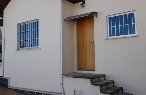 Parolin House | New house with several car parking