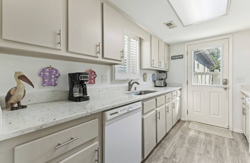 Myrtle Beach Cottage | *NEW* I Luxury Beach House I Walk to Beach I Pool