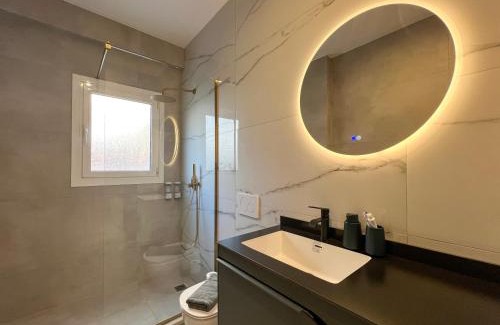 Koukaki Apartment | NEW! Incredible 1BR Apt in Koukaki with AC