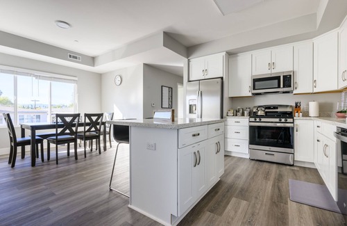 Campbell Apartment | NEW King bed Apt w/fast WI-FI, centrally located!