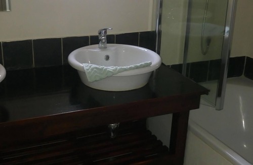 Paarl Apartment | New Listing Bungalow Room in Heritage House on Paarl historic Main Rd,