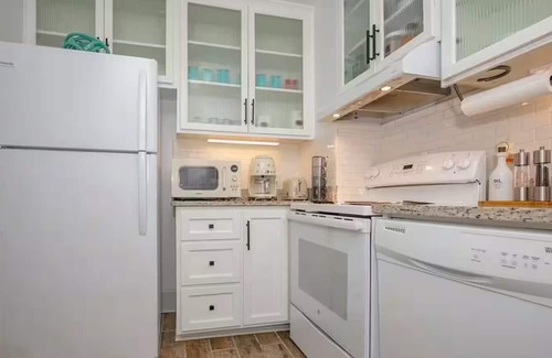 St. Augustine Cottage | NEW LISTING/Charming 2-bedroom cottage in wonderful St. Augustine w/WiFi, AC