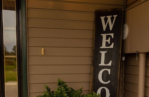 Blackduck House | *NEW LISTING* Cozy Vacation Home with Fireplace