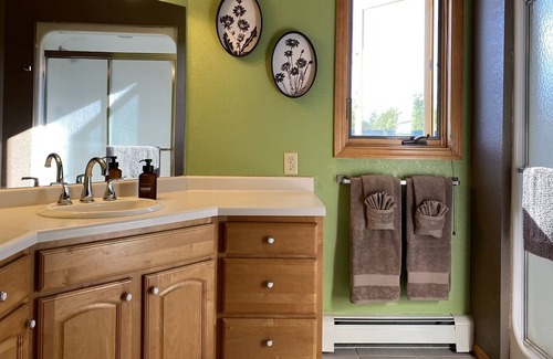 Blackduck House | *NEW LISTING* Cozy Vacation Home with Fireplace