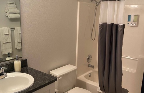 Davenport Apartment | New listing Over Looking Lake Roosevelt, just minuets from getting in the water